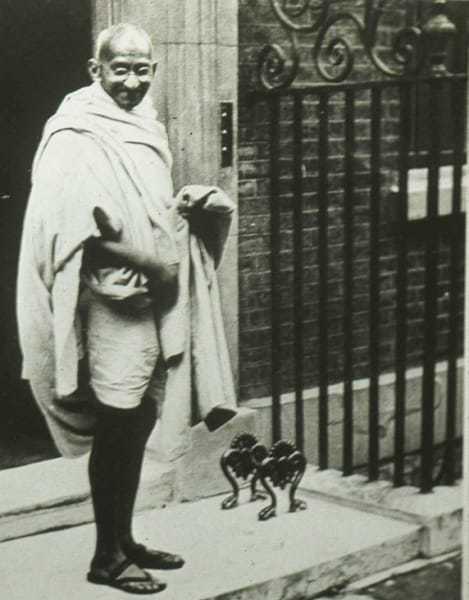 3rd November 1931, Mahatma Gandhi arriving at No 10 Downing Street, London, for a conference with Prime Minister Ramsay Macdonald.