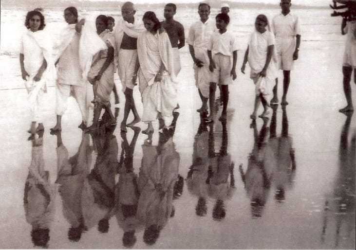 Gandhi on his evening walk at Juhu Beach, Mumbai, May 1944.