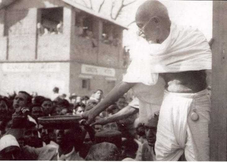 Gandhi traveling by train. 1946.