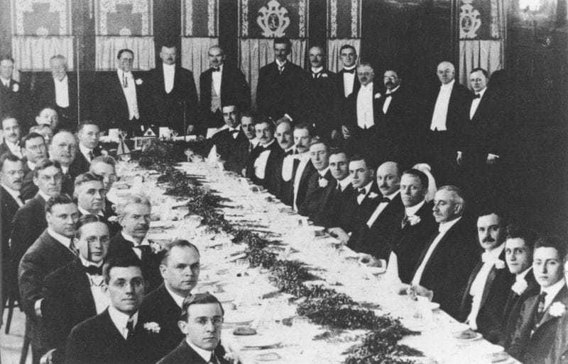 Second banquet meeting of the Institute of Radio Engineers (now part of the Institute of Electrical and Electronics Engineers) at Luchow's in New York City, April 24, 1915. Many prominent figures in the development of radio attended. Nikola Tesla is standing at back, seventh from the right.