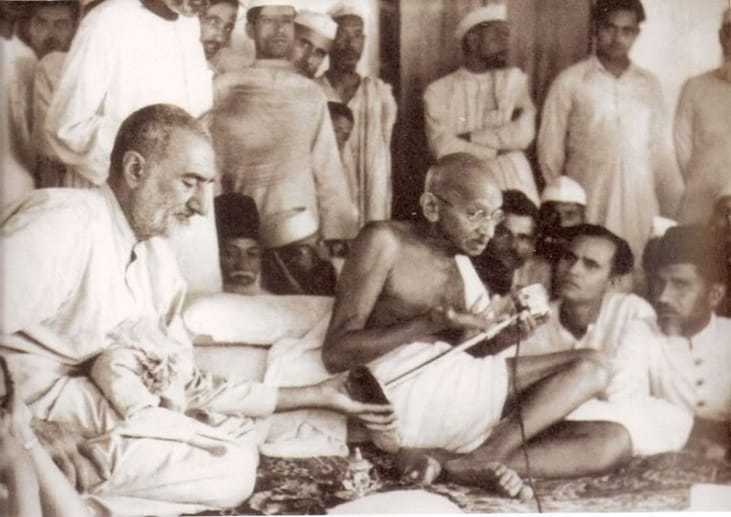 Mahatma Gandhi at a meeting with Muslim Leaguers at Jahanabad. Bihar, March 1947.