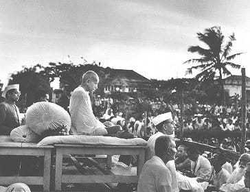 Gandhi at prayer meeting, 1946