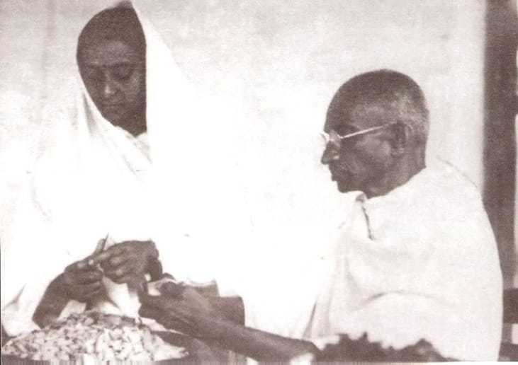 Mahatma Gandhi and Sumati Morarjee cutting vegetables, 1945.