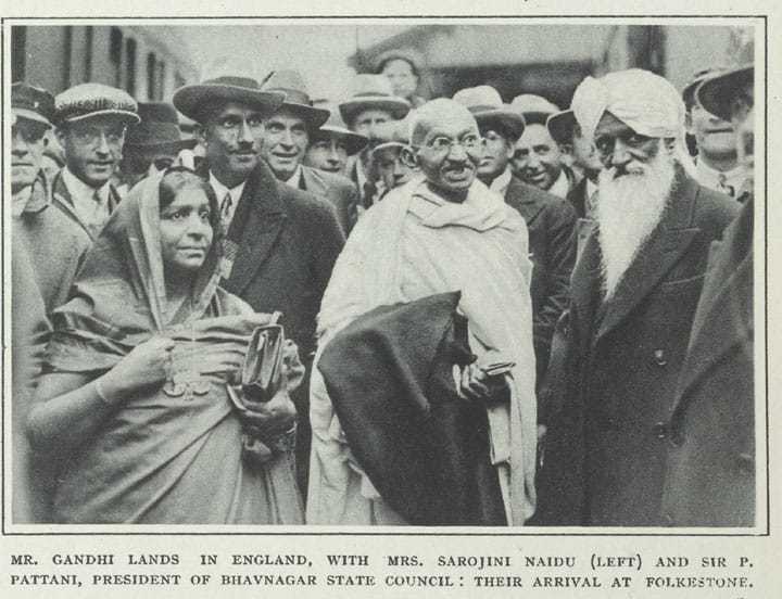Second Round Table Conference. Gandhi and Sarojini Naidu before the 2nd Round Table Conference. The deliberations of the conference that started on September 7, 1931, failed to bring about a consensus between Gandhiji and other Indian participants on separate electorates and other safeguards for Muslims and other minorities. September 7, 1931.