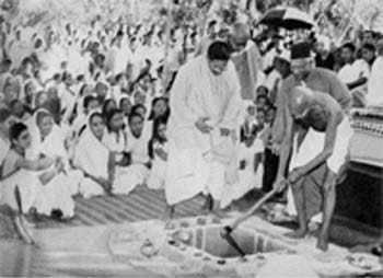 Mahatma Gandhi at the foundation laying ceremony of Andrews Memorial Hospital, Shantinikatan. December 19, 1945.
