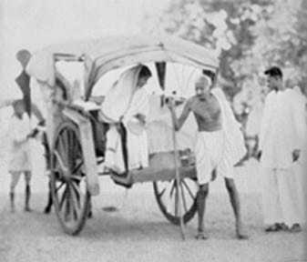 Mahatma Gandhi arriving at Wardha from Sevagram by a tonga, 1936.
