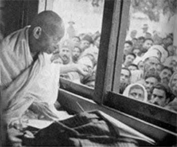 Gandhi on the way to Bombay. September 8 1944.