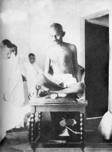 After hearing news of communal violence in Kohat and also in Amethi, Sambhal and Gulbarga, Gandhi went on a fast for Hindu-Muslim unity on September 17, 1924. He broke his fast after 21 days.