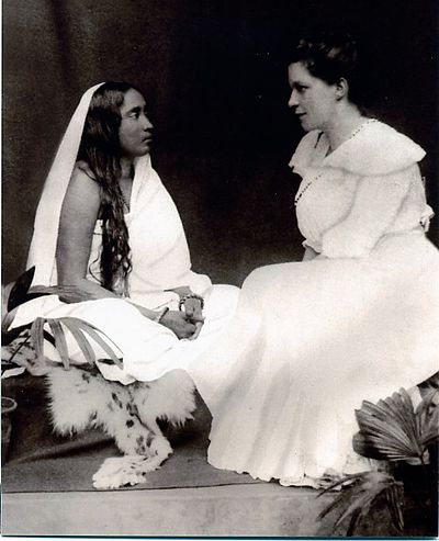 Sarada_Devi_and_Sister_Nivedita