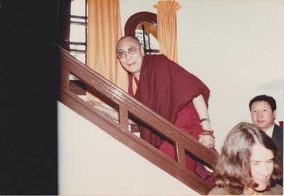 1982-dalai-lama-rinaldi-maire-digne-traducteur-moine-chambre-tibetaine-3